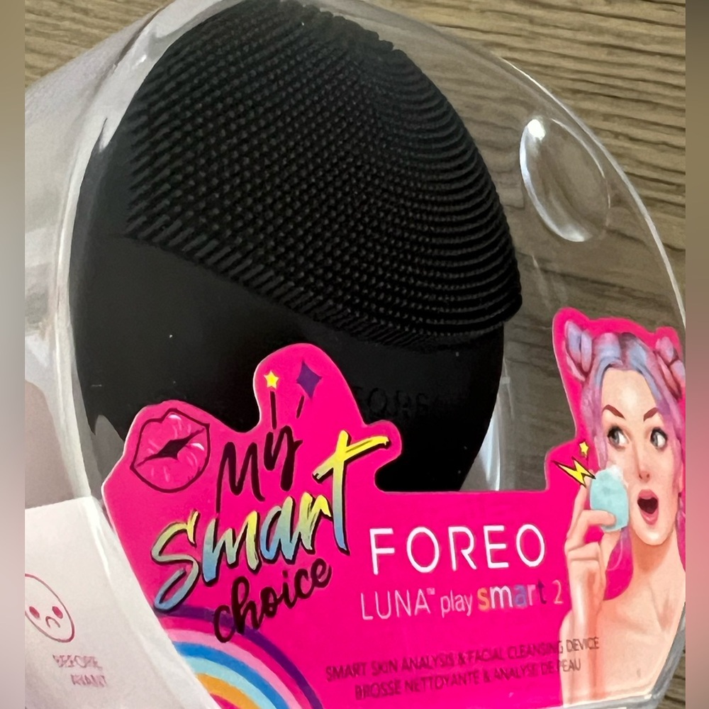 Foreo Luna Play Smart 2 in Midnight Magic